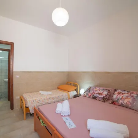 Benedetta On Seashore - Happy * レッチェ