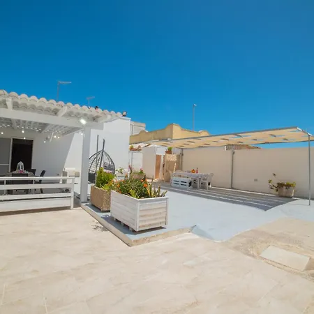 Benedetta On Seashore - Happy דירה