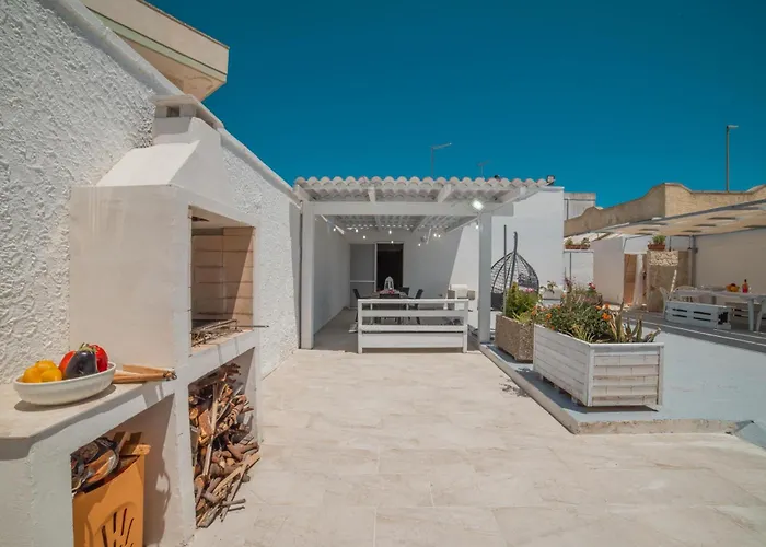 Benedetta On Seashore - Happy דירה