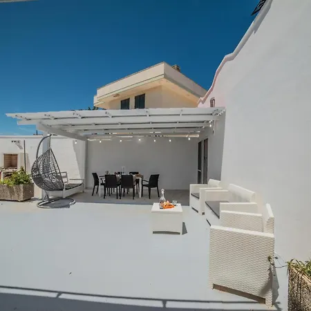 Daire Benedetta On Seashore - Happy