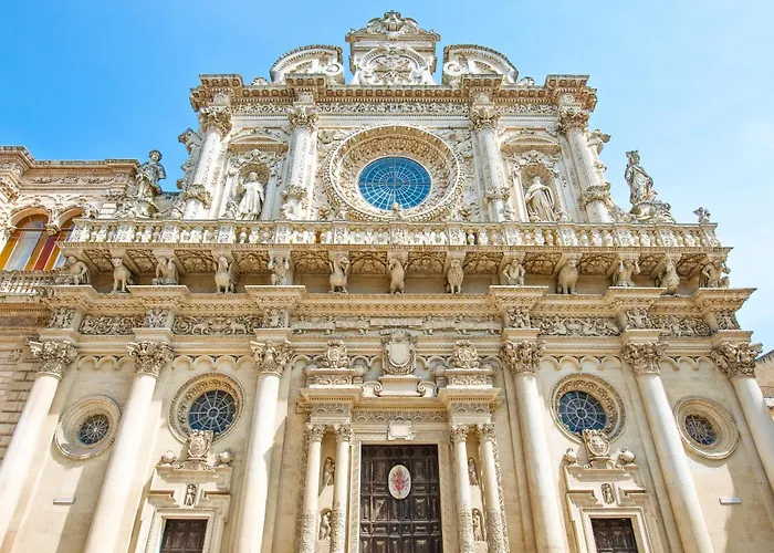 Daire Benedetta On Seashore - Happy